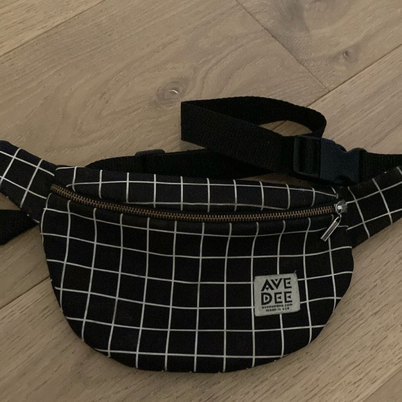 Ave Dee Fanny Pack - Picture 1 of 5